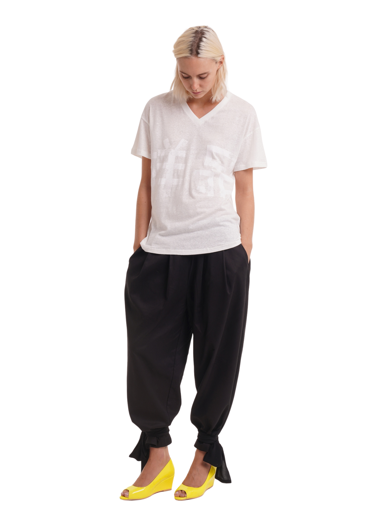 YÀNGPǏN T-SHIRT IN WHITE