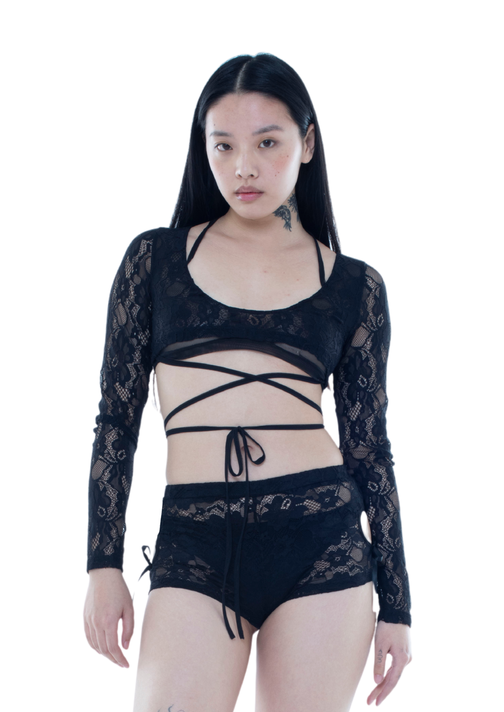 LACE CROP TOP IN BLACK