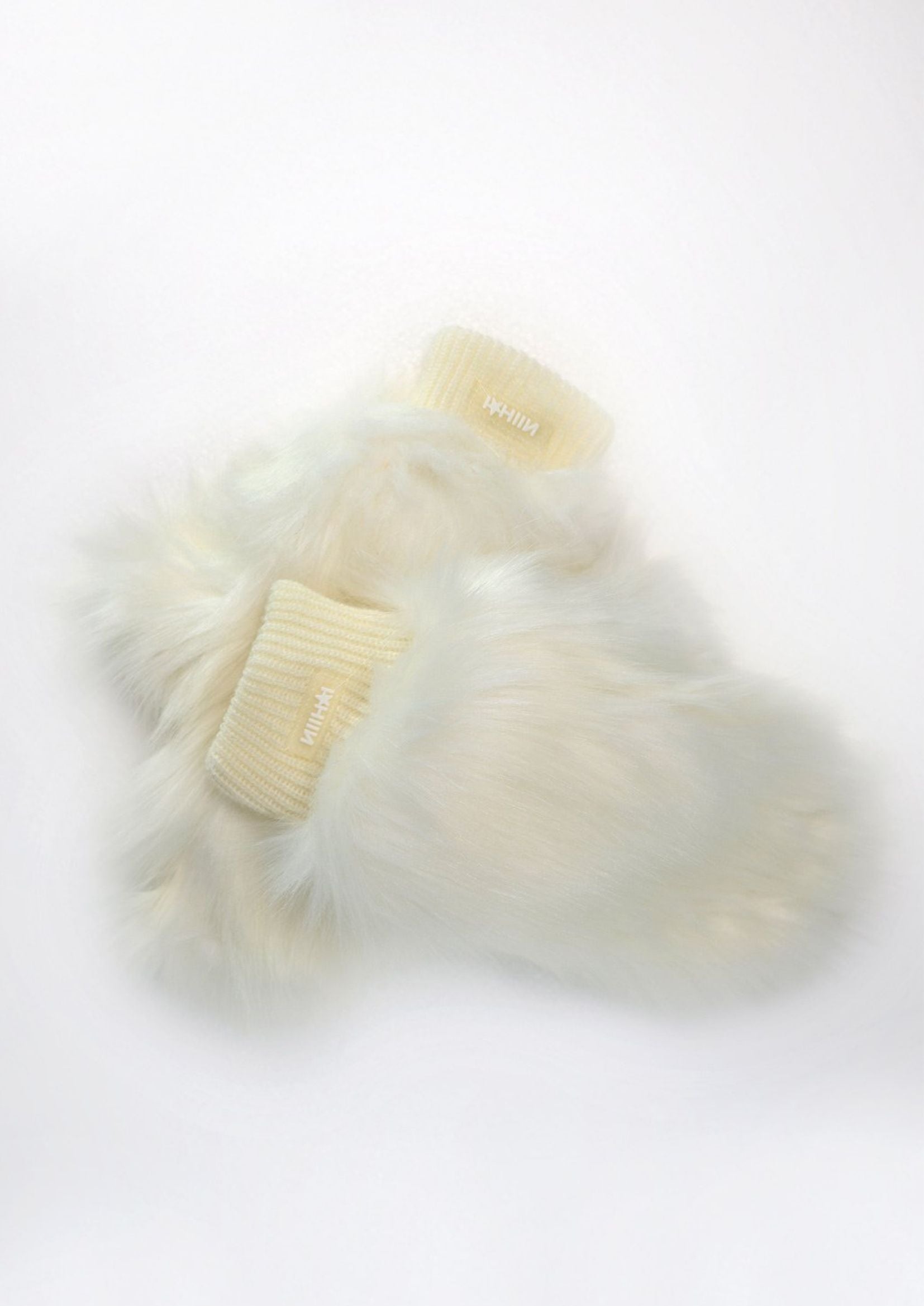 WHITE FLUFFY GLOVES